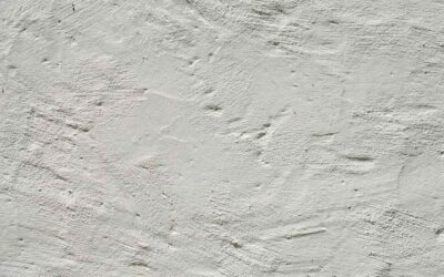 Surface de mur en plâtre avec éclairage naturel